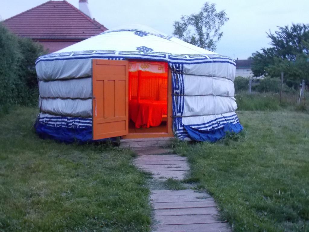 Yourte mongole Huriel Extérieur photo